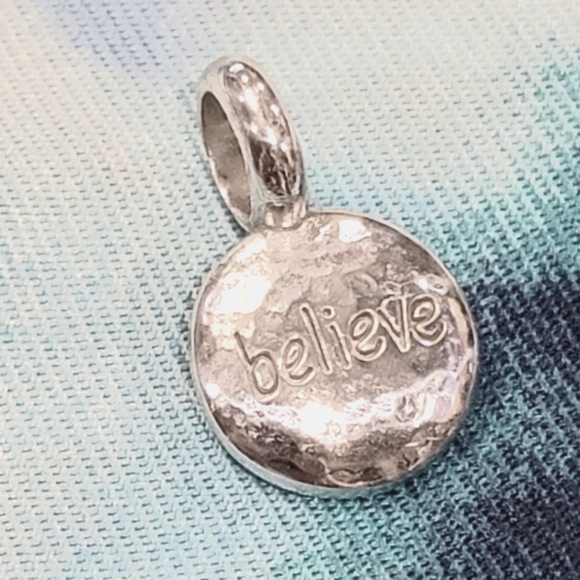 BRIGHTON RETIRED HAMMERED DESIGN TOKEN CROSS/BELIEVE CHARM NWOT - Picture 3 of 3